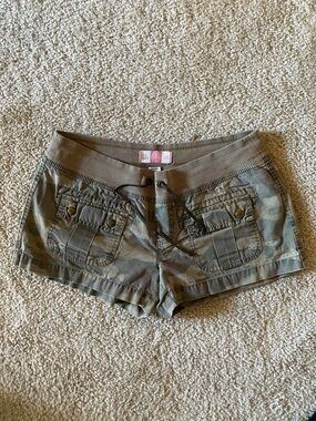 Old Navy Camo Cargo Drawstring Shorts in Olive Green